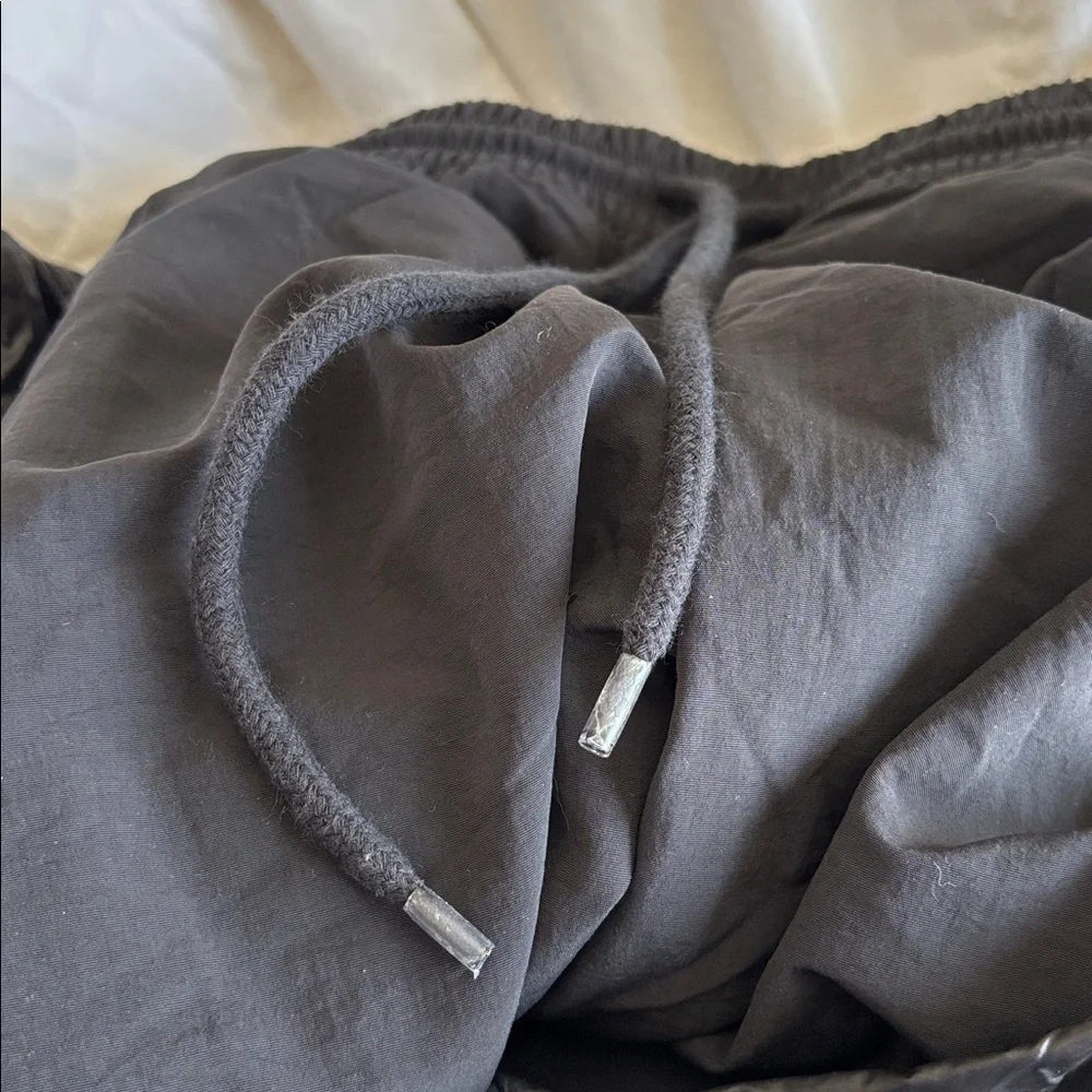 Alo Yoga black Remix jogger pull on and go pants with zip pockets XS